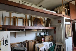 l'atelier de peinture 3 - <p>l 'espace de rangement en mezzanne</p>