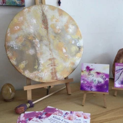 « Vitalité sacrée » - Acrylique et huile sur cuir - Diamètre 36