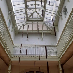 Les valeurs verticales - 4 Sculptures Mobiles de 9 mètre / Thématique Art et justice ( atrium de l'ordre des avocats de perpignan) - Maxime Gralet 