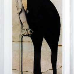 Debout - Format 132x42 cm. Techniques mixtes sur bois - Dessin graphite et vectoriel reproduit et altéré. Brou de noix, eau de javel, peinture, brûlures à la flamme vive, encadrement bois blanc - 2024 - Zabel Charrié 