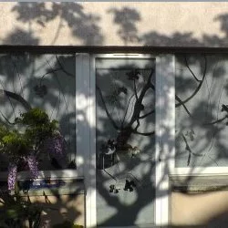 Ombre double - dessin éphémère sur baies vitrées, 2015 - Y.Calsou 