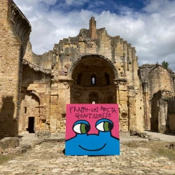 Frappe-les avec ta gentillesse - Abbaye d'Alet, Alet les Bains 2023 - Maria Slovakova 