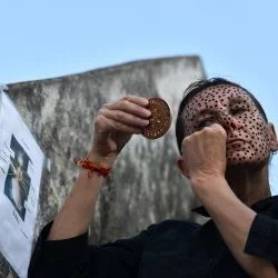 Points noirs, 2018 - Documentation d'intervention en Inde, Art action, durée : 2h30 , 2018, Points noirs - ©Hardev_singh_dev 