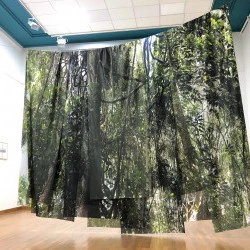 Déraciné - Tirages sur tissus drapeau, 300x500 cm - Éléna Salah 