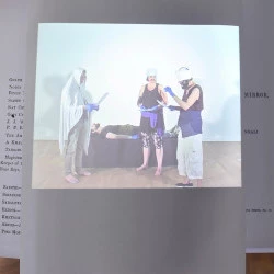 Sans titre (Nil Darpan) - Vue de l'installation vidéo “Nil Darpan”, 2017, “Der Blaue Raum”, Jüdisches Museum Berlin