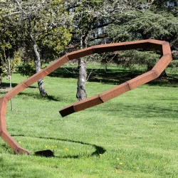 Grand "C" - Collage par soudure ; Métal noir rouillé ; H : 270cm, L : 150cm, P : 80cm, 2019 - Laurent Lafontas 