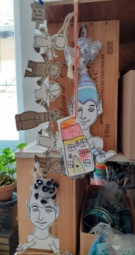 Atelier Saint-Céré Lot - <p>Pleins de bricoles sur les étagères et ailleurs, à découvrir</p>