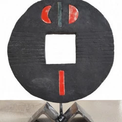 porte dans le ciel - 40x40x10 terre noire, terres émaillées, marbre,métal