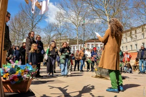 Affiche CHUCHOTE - MOI TA POÉSIE Thème : La Liberté