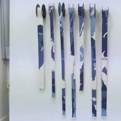 Bobines - Peinture acrylique, toile roulée sur bobines, dimensions variables, 2019 - Valentin Viven 