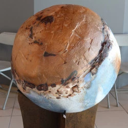 Planète terre - terre cuite engobée -ht 0,80 / 2017 / terre et océans