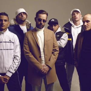 Affiche La Smala + Totem Crew