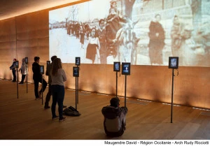 Le Mémorial du Camp de Rivesaltes propose des visites pour les scolaires et un accompagnement pédagogique