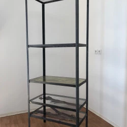 Les Gisants - Tirages sur verre, métal, 200x75x49 cm - Éléna Salah 