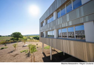 Le lycée a été conçu pour s'intégrer harmonieusement à son environnement