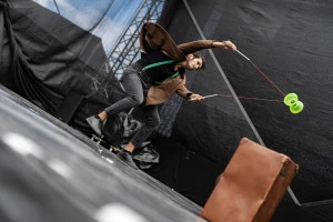 Affiche C'est idiot mais çà colle à la peau