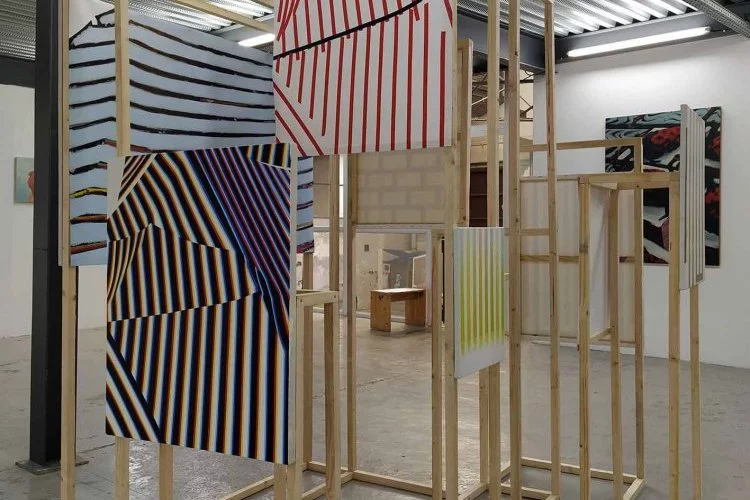 "Etapes" pour l'exposition "Peintures barbares" à Lieu Commun 2022 - acrylique sur toiles et structure de bois - Catherine Branger 