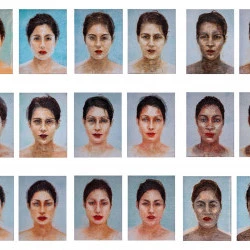 "En Elles et entre" - 20 portraits de 80 x 60 cm, ( 300 x 400 cm ), peinture sur papier de soie résiné avec couverture de survie en fond, 2017. - Bernard Rousseau 