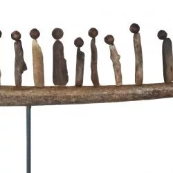 "et la nave va" - sculpture bois flottés, longueur 1,50 m, hauteur 1 m, 2019 - anne sarda 