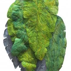Groupe de feuilles - insatallation de peintures en forme de feuilles travaillées à l'encaustique sur tissus. Dimensions variables - bbf 