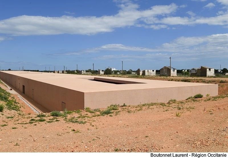 Témoin de notre histoire, le Mémorial du Camp de Rivesaltes (66) est aujourd'hui un lieu de mémoire ouvert à tous les publics