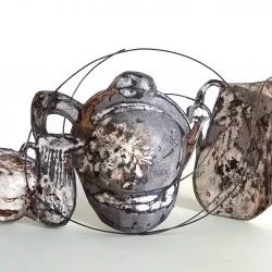 Still Life, tea pot + 3 vessels - Sculpture - Porcelaine et fil de fer - ©Grete McNorton 