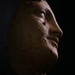 Larmes d'icône - Sculpture argile et ciment romain. 25X 18cm - Maxime Gralet 