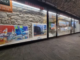 Alain DELMAS - <p>Exposition permanente dans la galerie du "Passage du Dauphin" à Sète. Longueur de la vitrine : 11 mètres</p> - Alain DELMAS
