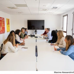 Salle de réunion à la Maison de ma Région Nîmes site de la gare