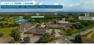 Affiche CHARLEMAGNE, Un lycée grandeur Nature !