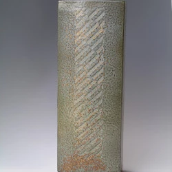 Grand flacon 55 cm - Fabrication "à la plaque", emaux de cendres de foins, cuisson reduction haute temperature - Mels Boom 