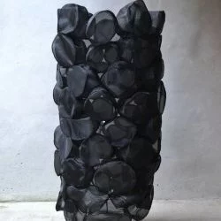 Puits sans fond - Blocs de crin et fils, 110/50 cm de diamètre, mai 2022 - Isao 