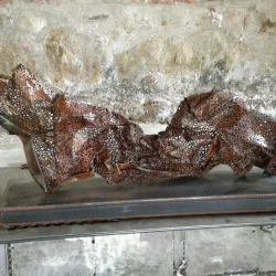 Nu Couché 2 - Froissage ; Métal rouillé ;H : 25cm, L : 70cm, P : 23cm, 2017 - Laurent Lafontas 