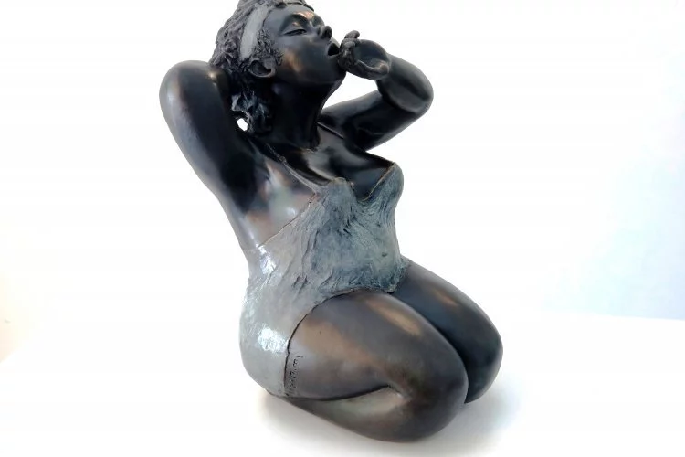 Sculpture en bronze, Juste réveillée - Bronze à la cire perdue, hauteur 30 cm, Juste réveillée, 2012, signée, numérotée, cachet de la fonderie - Michelle Peyre 