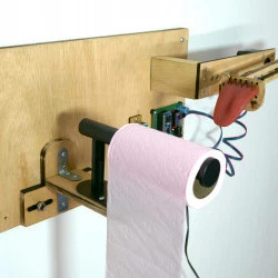 The Hypocrite - Sculpture cinétique : langue en silicone · papier toilette · bois · moteur pas à pas · électronique personnalisée - concept, design, fabrication, code : Jason Cook 