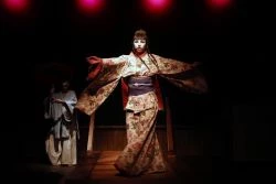 Affiche Caché dans son buisson de lavande, Cyrano sentait bon la lessive