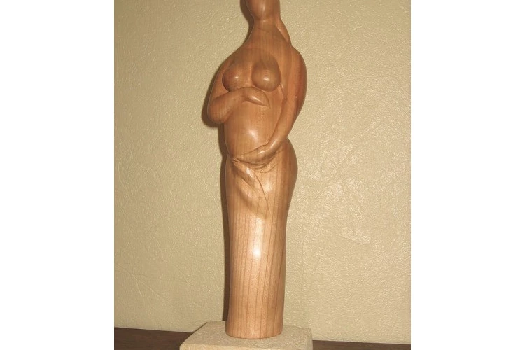 A Romane - taille directe - bois de merisier - Muriel Laude 