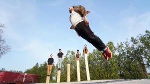 Affiche Lancement de la saison Culturelle Spectacle GRATUIT en plein air : Clan Cabane