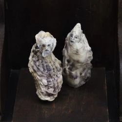 Augure et Astrologue - Installation huîtres sur boîte - Nadine Simon 