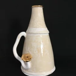 Barroc'O 2 - Céramique (engobe et lustre or), Diam. 15,4 cm H. 24 cm, 2020 - AS 