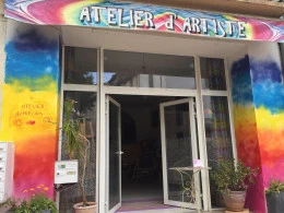 Entree de l'atelier sur la place Cot à BEDARIEUX 