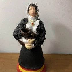 Rosette la petite catalane - argile patinée à l'acrylique - Muriel Laude 