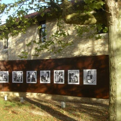 installation bande dessinée/maison des arts/cajarc - papier numérique collé/70x70/ 2013 - gerardmarty 