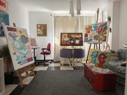 Mon espace de travail - <p>Je travaille régulièrement dans mon salon pour les plus grands formats ou les dessins encre de chine sur ma table à dessin</p> - @flavien couche
