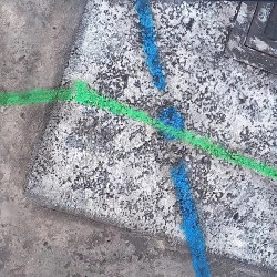 marquage de chantier - Matière brute et peinture acrylique - photo 