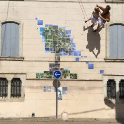 TextureCLOUD Architecture Sauvage - Avenue du Parc, Lunel-Viel, France - Fresque éphémère mural réalisé lors du festival UNDER20 - Affiche imprimé sur papier recyclé & colle naturel - 250x350cm - 2017 - François Laporte 