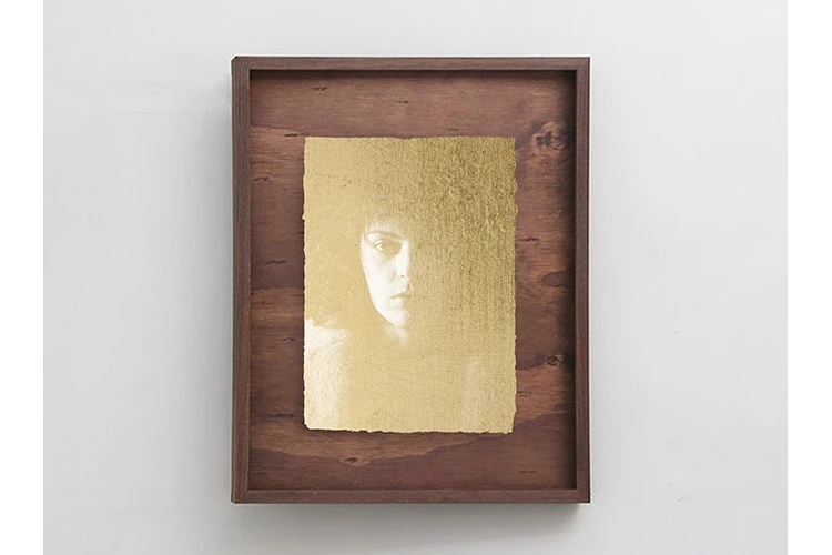 Etat Civil - Maëlle - Tirage à la gomme pigmentaire or sur papier recyclé fait main