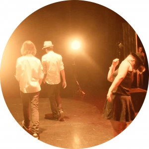 Affiche Stage théâtre ados 4 jours - texte et impro - vacances de printemps JOUER !