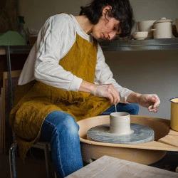 Camille Bes - tour de potier - Amandine Hugon 