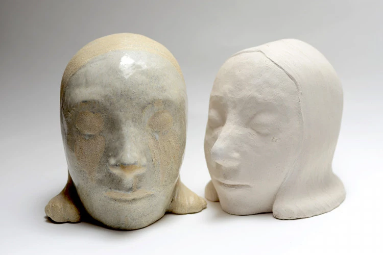 Têtes flottantes - grès émaillé, h. 30 cm - J. Christolhomme 